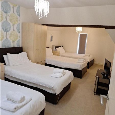 Comfortable Swindon Town Centre Apartments, Free Parking, Sleeps Up To 8 Exterior photo