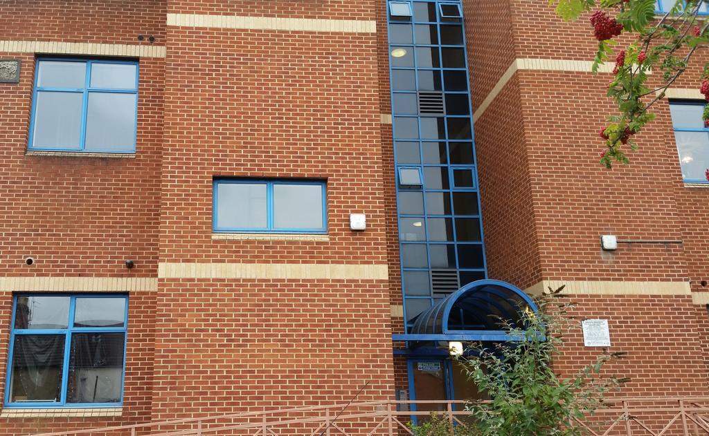 Comfortable Swindon Town Centre Apartments, Free Parking, Sleeps Up To 8 Room photo