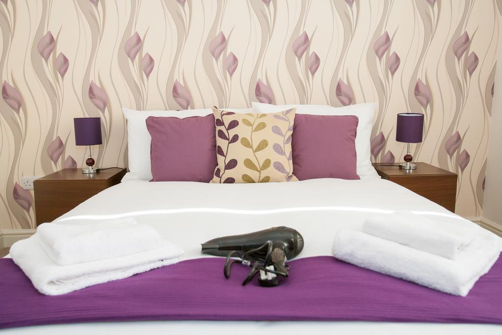 Comfortable Swindon Town Centre Apartments, Free Parking, Sleeps Up To 8 Room photo