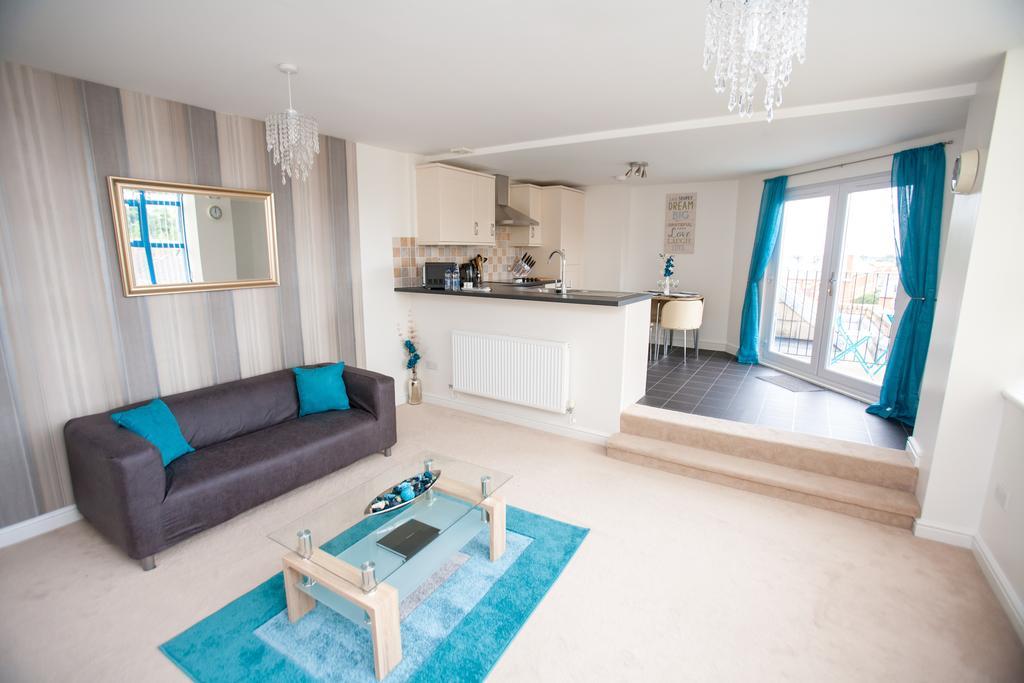 Comfortable Swindon Town Centre Apartments, Free Parking, Sleeps Up To 8 Exterior photo