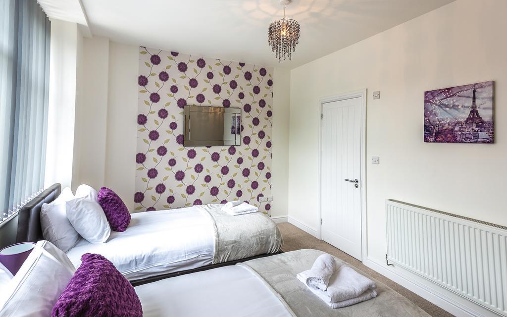 Comfortable Swindon Town Centre Apartments, Free Parking, Sleeps Up To 8 Exterior photo